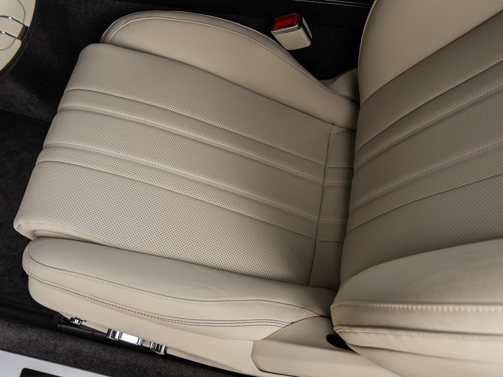 Used 2025 Bentley Continental GTC AWD/4WD image 30