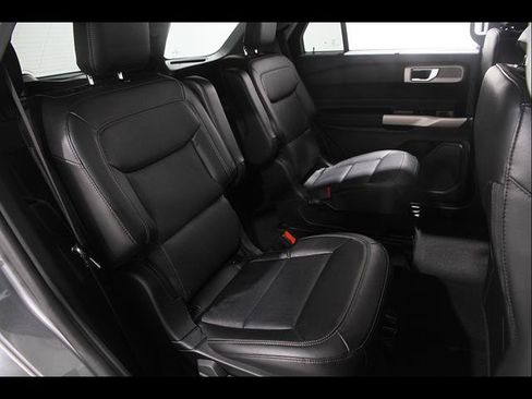 Certified 2023 Ford Explorer Limited w/ Equipment Group 301A AWD/4WD image 19
