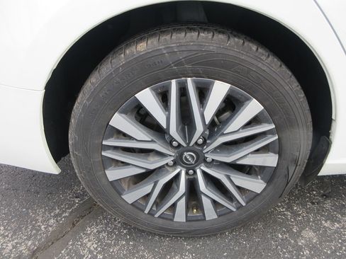 Used 2025 Nissan Altima 2.5 SV image 9