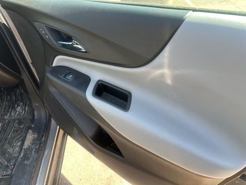 Used 2019 Chevrolet Equinox LT image 19