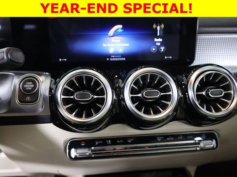 Used 2022 Mercedes-Benz GLB 250 4MATIC image 14