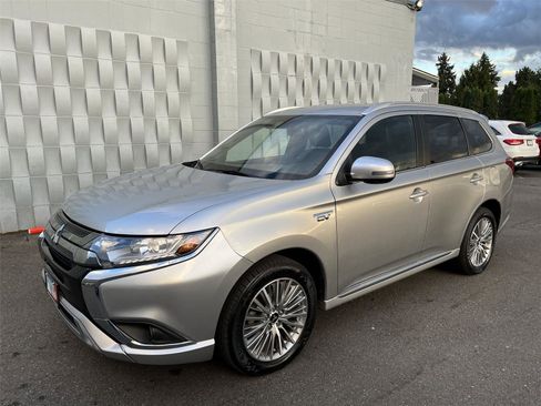 Used 2022 Mitsubishi Outlander SEL image 2