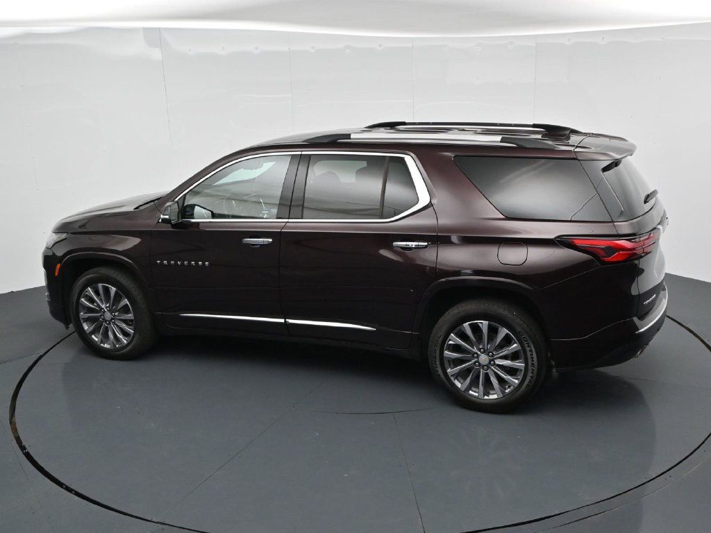 Used 2023 Chevrolet Traverse Premier FWD image 21