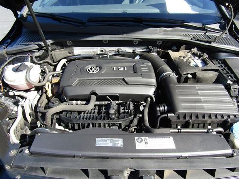 Used 2017 Volkswagen GTI SE image 36