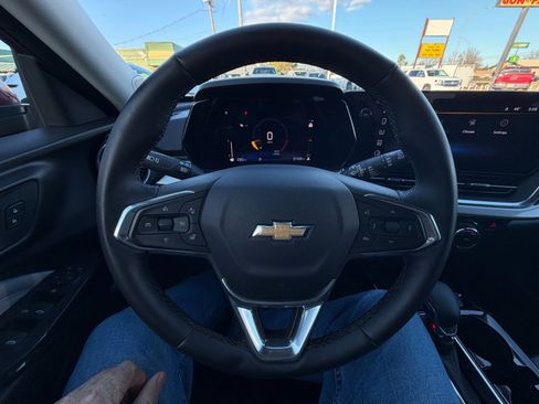 Certified 2025 Chevrolet Trax LT w/ LT Convenience Package image 10