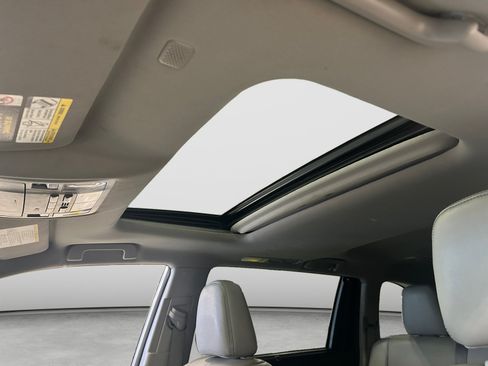 Used 2018 Toyota Highlander Limited FWD image 13