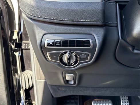 Used 2022 Mercedes-Benz G 550 w/ Exclusive Interior Package image 30