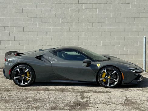 Used 2023 Ferrari SF90 Spider image 39