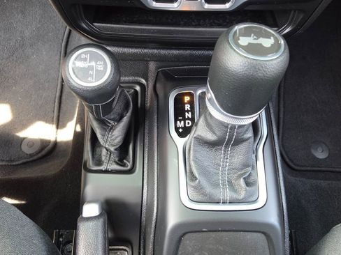 Used 2025 Jeep Wrangler Unlimited Sahara AWD/4WD image 19