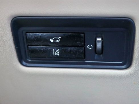 Used 2015 Land Rover Range Rover HSE image 31