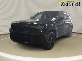 Used 2023 Jeep Grand Cherokee Altitude AWD/4WD video 1