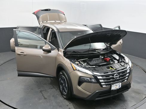 Used 2025 Nissan Rogue SV image 42