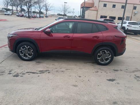 Used 2025 Chevrolet Trax LT w/ LT Convenience Package image 1