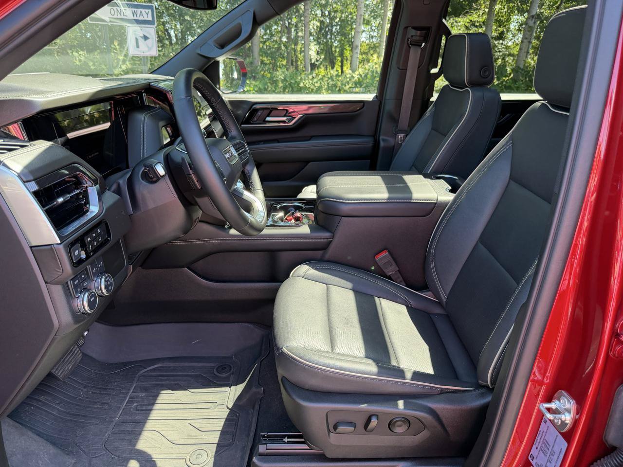 Used 2025 GMC Yukon XL Elevation w/ LPO, Elevation Black Package AWD/4WD image 11