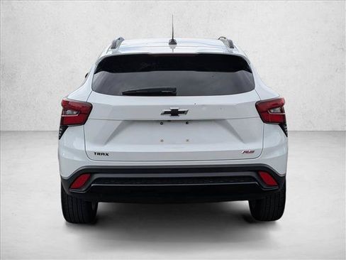 Used 2024 Chevrolet Trax RS w/ Sunroof Package FWD image 6