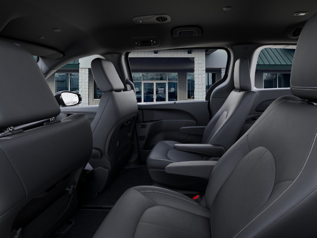 Used 2026 Chrysler Voyager LX FWD image 23