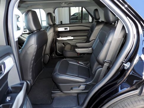 Used 2023 Ford Explorer Limited w/ Limited Technology Package image 17