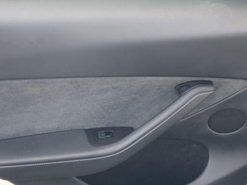 Used 2023 Tesla Model Y Long Range image 30