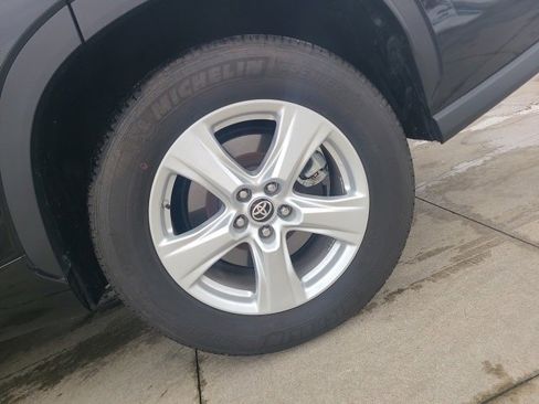 Used 2024 Toyota Highlander LE image 11