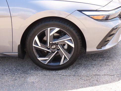 Used 2024 Hyundai Elantra SEL w/ Convenience Package image 7