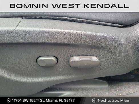 Used 2022 Chevrolet Trax LT w/ LT Convenience Package image 8