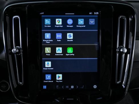 Certified 2025 Volvo XC40 B5 Core image 15