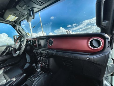 Used 2023 Jeep Wrangler Unlimited Rubicon w/ Cold Weather Group image 28