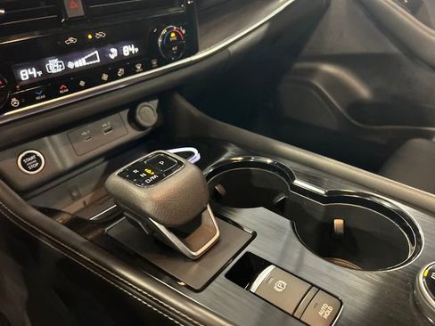 Used 2023 Nissan Rogue Platinum w/ Platinum Premium Package image 19