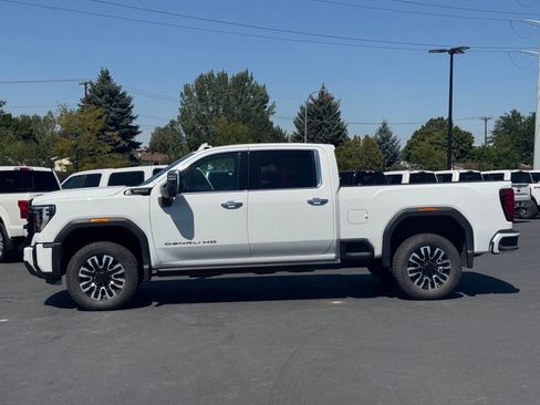 Used 2024 GMC Sierra 3500 Denali Ultimate AWD/4WD image 4