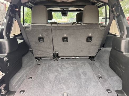 Used 2024 Jeep Wrangler Unlimited Rubicon w/ Dual Top Group AWD/4WD image 6
