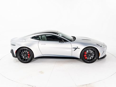 Used 2025 Aston Martin V8 Vantage Coupe RWD image 6