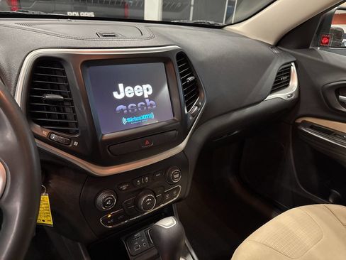 Used 2015 Jeep Cherokee Latitude image 18