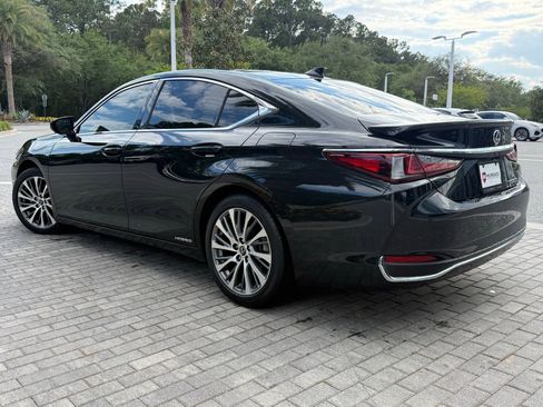 Used 2020 Lexus ES 300h w/ Premium Package FWD image 2