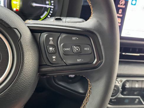 Used 2024 Jeep Wrangler Unlimited w/ Convenience Group AWD/4WD image 29