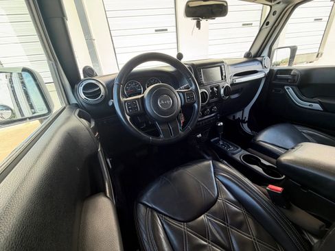 Used 2013 Jeep Wrangler Unlimited Rubicon w/ Connectivity Group image 10