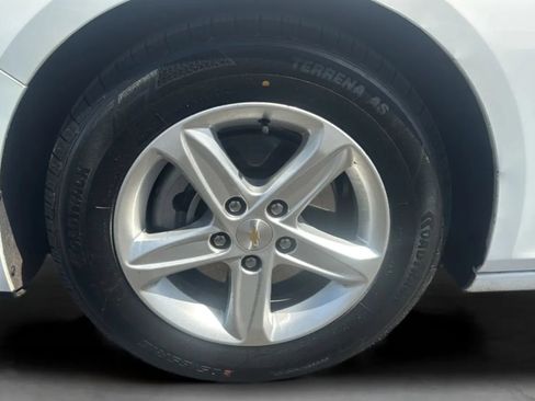 Used 2025 Chevrolet Malibu LS FWD image 30