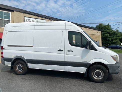 Used 2014 Freightliner Sprinter 2500 RWD image 2