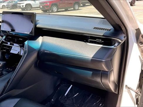 Used 2021 Toyota Venza Limited w/ Carpet Mat Package (TMS) AWD/4WD image 16