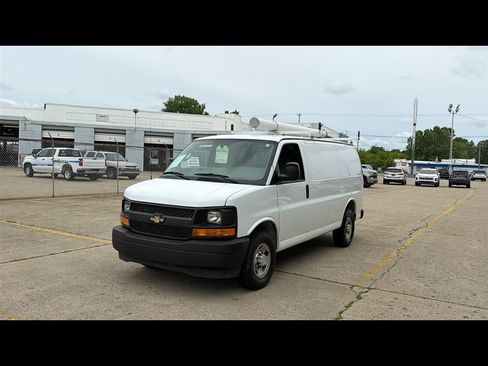 Used 2017 Chevrolet Express 2500 RWD image 2