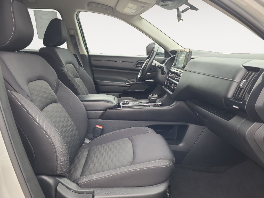 Used 2024 Nissan Pathfinder SV AWD/4WD image 15