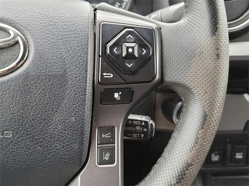 Used 2018 Toyota Tacoma TRD Sport image 26