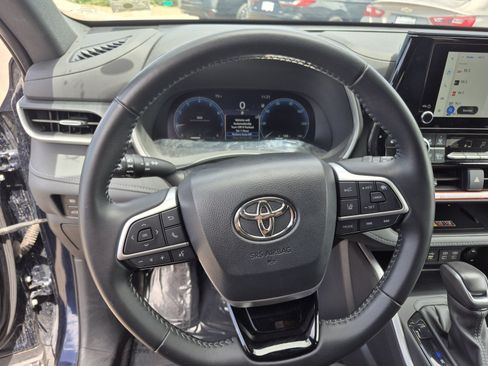 Certified 2025 Toyota Highlander XSE AWD/4WD image 9