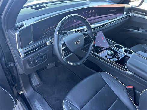 Certified 2025 Cadillac Escalade Premium Luxury image 10
