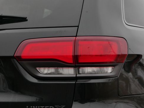 Used 2019 Jeep Grand Cherokee Limited X image 17