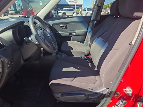 Used 2013 Kia Soul FWD image 22