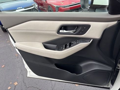 Used 2023 Nissan Rogue SL image 25