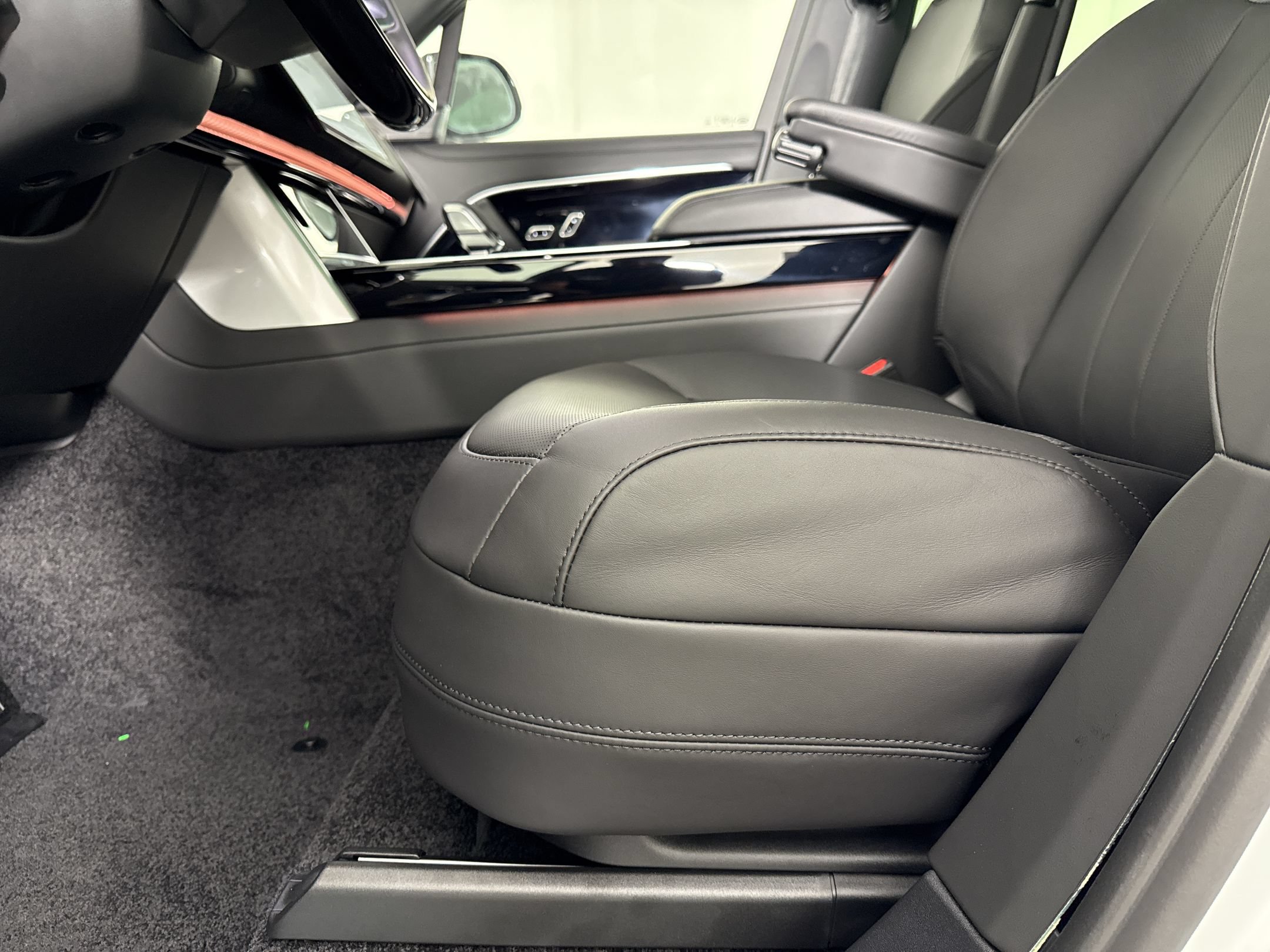 New 2026 Land Rover Range Rover SE AWD/4WD image 24