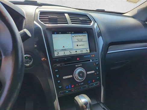 Used 2017 Ford Explorer Limited image 12