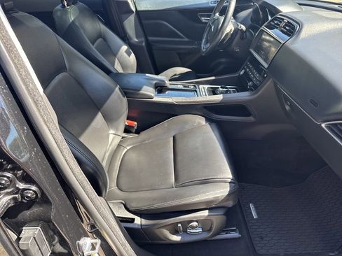 Used 2020 Jaguar F-PACE Premium image 13