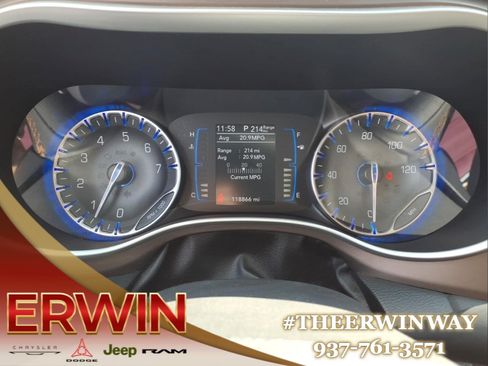 Used 2017 Chrysler Pacifica Touring-L FWD image 16